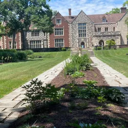 Salisbury House & Gardens - Urbandale