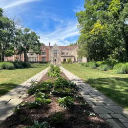 Salisbury House & Gardens - Urbandale