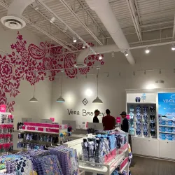 Legends Outlets Kansas City - Kansas City