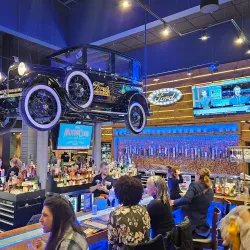 Ten Mile Crossing at Fountain Walk - Southfield