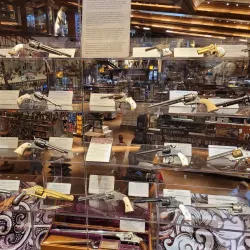 Bass Pro Shops Outdoor World - Nixa