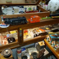 Mullica Hill Antique Center - Mullica Hill