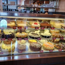 Menlo Park Mall - Woodbridge