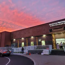 Oak Tree Road Shopping District - Woodbridge