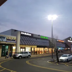 Oak Tree Road Shopping District - Woodbridge