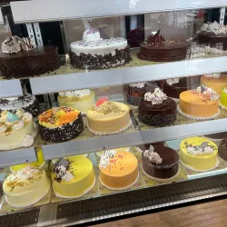 Oak Tree Road Shopping District - Woodbridge