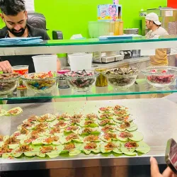 Oak Tree Road Shopping District - Woodbridge