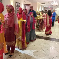 Oak Tree Road Shopping District - Woodbridge