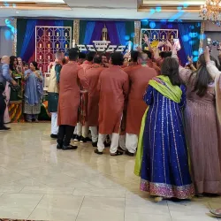 Oak Tree Road Shopping District - Woodbridge