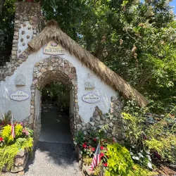 Parrot Mountain and Gardens - Pigeon Forge