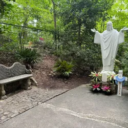 Parrot Mountain and Gardens - Pigeon Forge