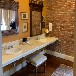 Ant Street Inn - Brenham