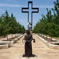 The Coming King Sculpture Prayer Garden - Kerrville