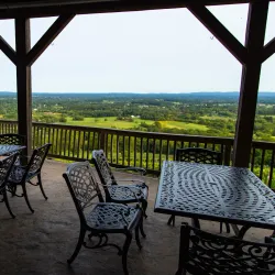 Bluemont Vineyard - Round Hill