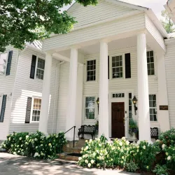 The Black Horse Tavern & Inn - Warrenton