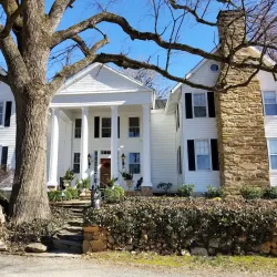 The Black Horse Tavern & Inn - Warrenton