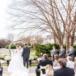 The Black Horse Tavern & Inn - Warrenton