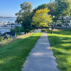 Geneva Lake Shore Path - Lake Geneva
