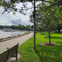 Geneva Lake Shore Path - Lake Geneva