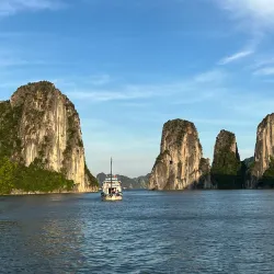 Bai Tu Long Bay - Ba Long Bay (Hạ Long Bay)