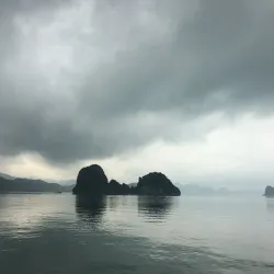 Bai Tu Long Bay - Ba Long Bay (Hạ Long Bay)
