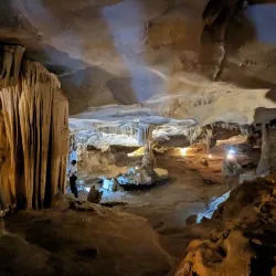 Bai Tu Long Bay - Ba Long Bay (Hạ Long Bay)