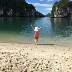 Bai Tu Long Bay - Ba Long Bay (Hạ Long Bay)