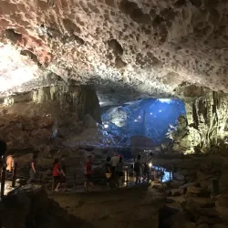 Dau Go Cave - Ba Long Bay (Hạ Long Bay)