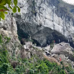 Sung Sot Cave (Surprise Cave) - Ba Long Bay (Hạ Long Bay)