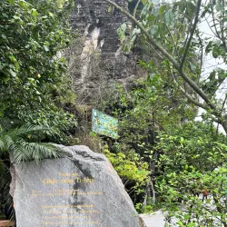 Ti Top Island - Ba Long Bay (Hạ Long Bay)